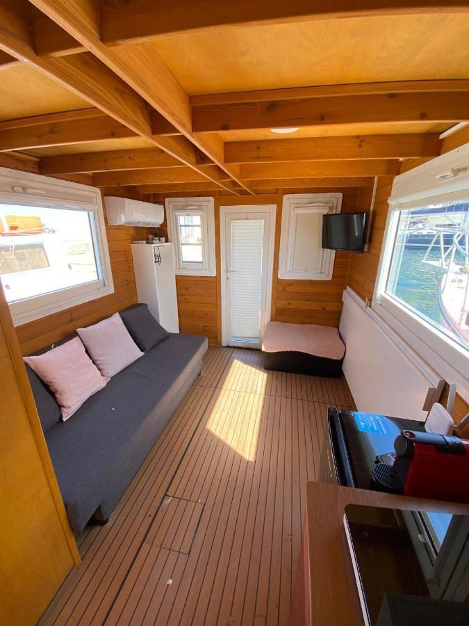 Botel House Boat R Al Poetto 2 Pax Piu' 1